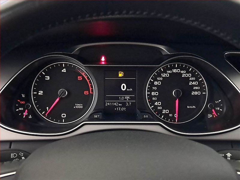 Audi A4 (2013) 2.0 TDI, Xenony, Tempomat - fotka 11 z 16