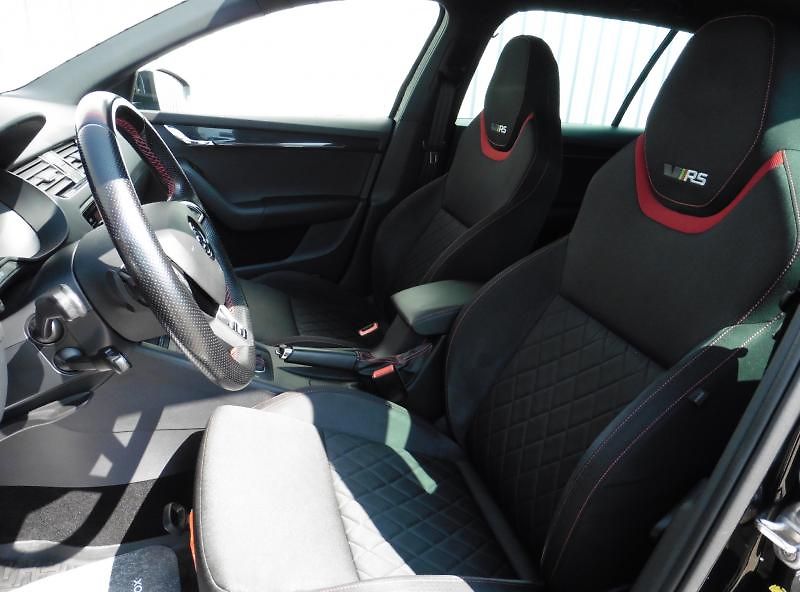 Škoda Octavia III RS Combi 2.0 TSi - fotka 14 z 16
