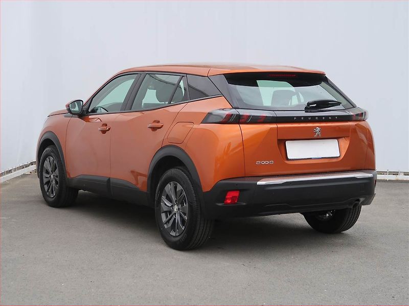 Peugeot 2008 (2021) 1.2 PureTech, ČR,1.maj - fotka 4 z 17