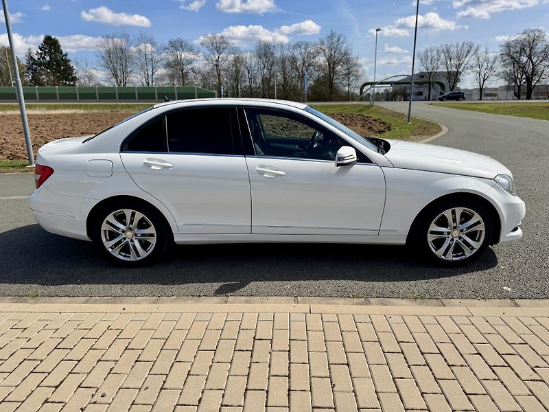 Mercedes-Benz Třídy C 180 CGI NAVIGACE SERVISKA - fotka 6 z 37