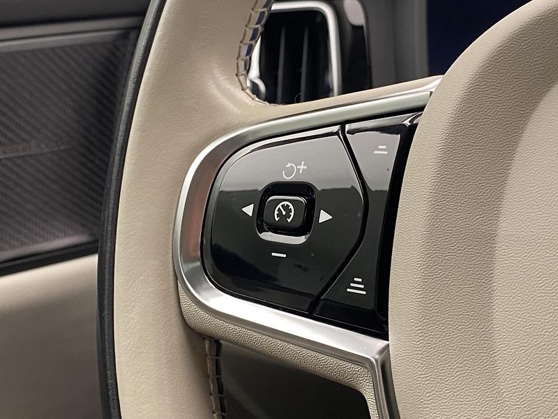 Volvo V60 T6 RECHARGE BRIGHT ULTIMATE - fotka 20 z 57