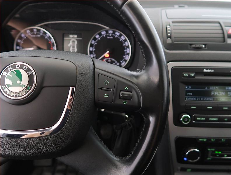 Škoda Octavia (2008) 1.9 TDI, Serv.kniha, Tempomat - fotka 16 z 20