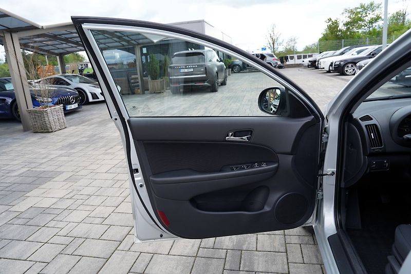 Hyundai i30 1.6 CRDI-16V/90 PS/ČR - fotka 14 z 38