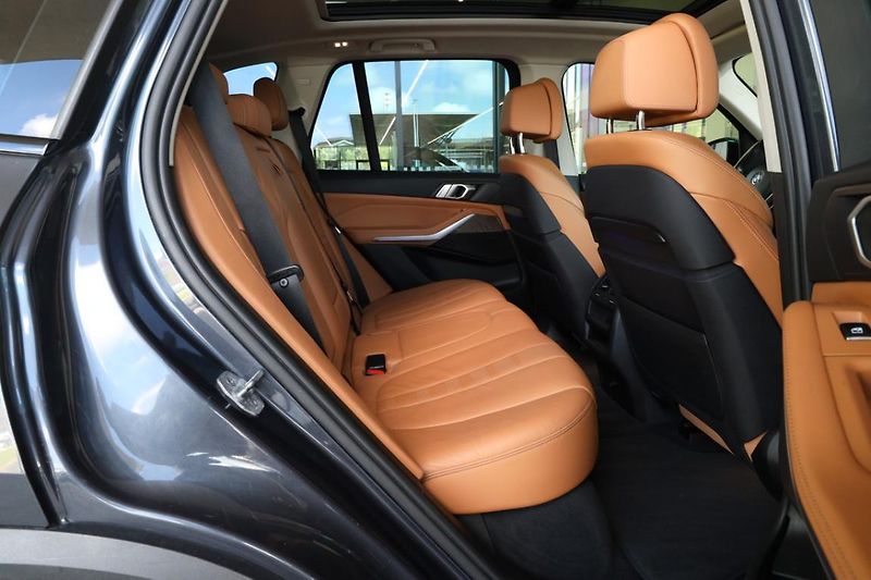 BMW X5 xDrive30d - fotka 6 z 27