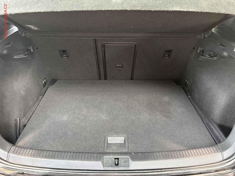 Volkswagen Golf (2015) 2.0 TFSi, GTi, DSG, bixen - fotka 7 z 18