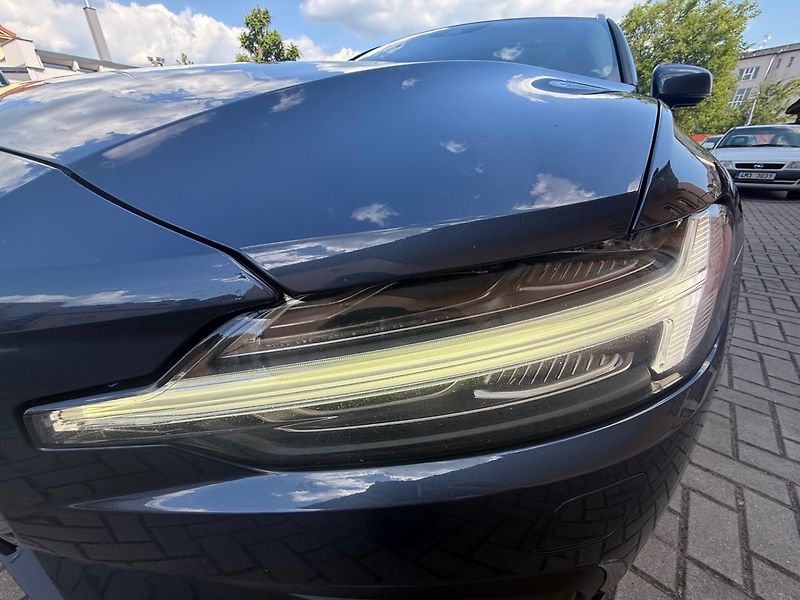 Volvo V60 (2018) D4 Momentum - Automat - 140 kW - fotka 23 z 28