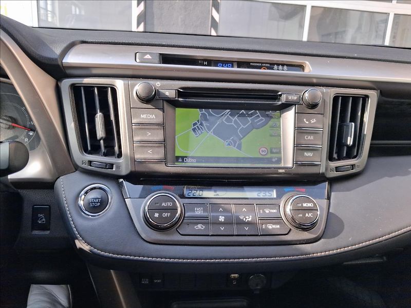Toyota RAV4 2,2 Active AT 4x4 - fotka 6 z 17