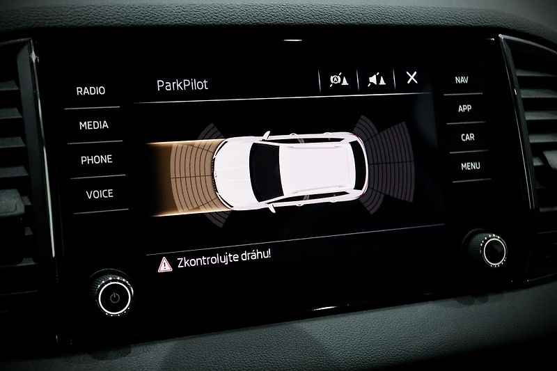 Škoda Karoq 1.5 TSI 110 kW - fotka 26 z 38
