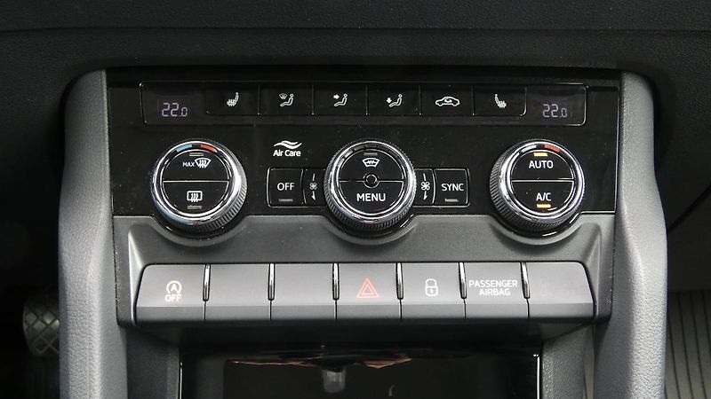 Škoda Karoq 1,5 TSI 110 kW Ambition - fotka 17 z 23