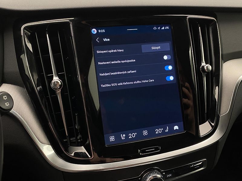 Volvo V60 B4 DARK PLUS AUT CZ - fotka 52 z 54