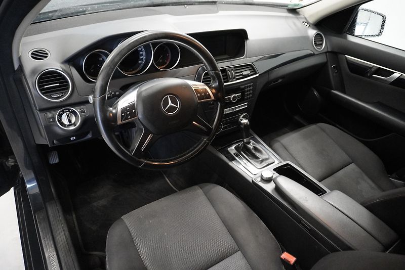 Mercedes-Benz Třídy C 180 2.2 CDi AUTOMAT - fotka 14 z 30