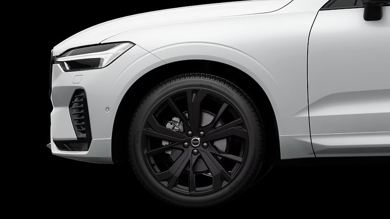 Volvo XC60 (2026) ULTRA BLACK EDITION, B5 AWD, 1 - fotka 3 z 12