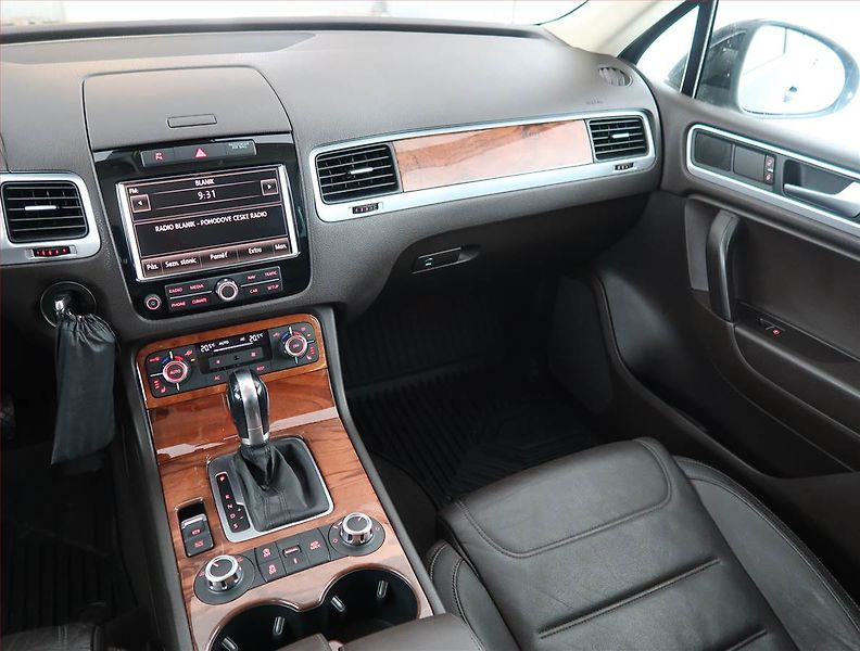 Volkswagen Touareg (2010) 3.0 TDI, 4X4, Automat, Navi - fotka 8 z 27