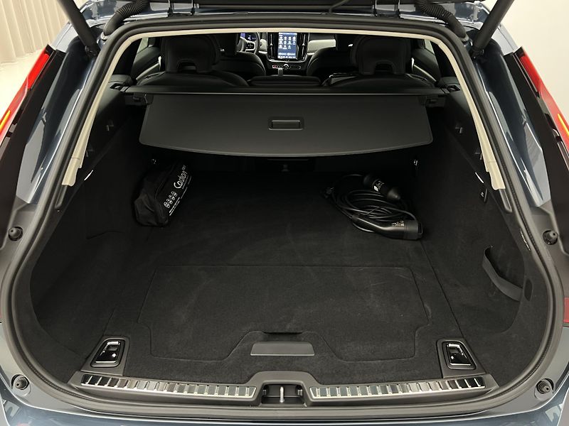Volvo V90 T6 AWD RECHARGE CORE AUT  - fotka 5 z 47