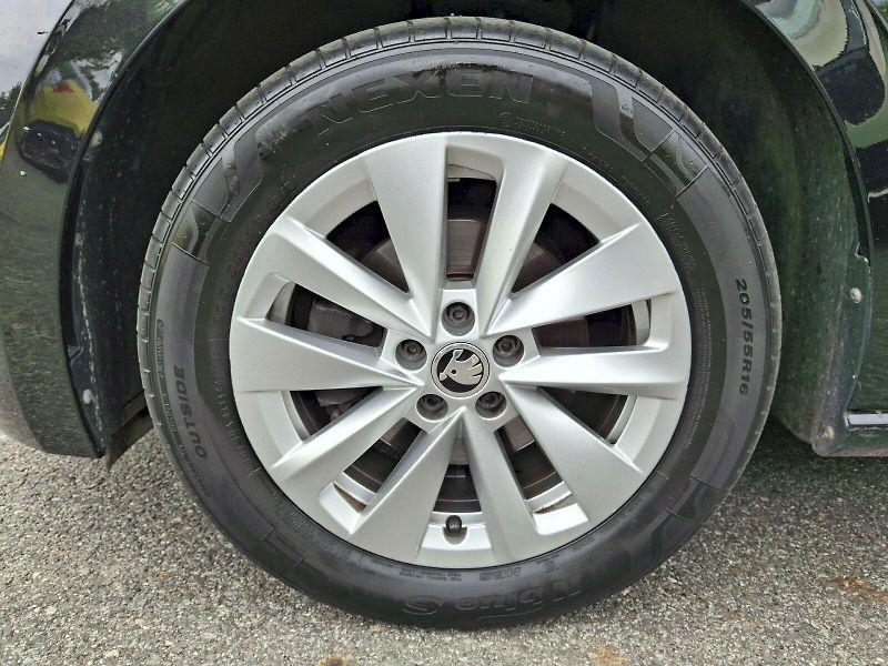 Škoda Scala (2023) Style DSG 1,5TSi 110kW - fotka 33 z 33
