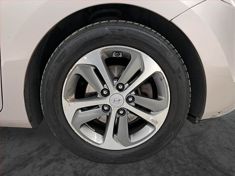 Hyundai i30 (2016) 1.6 CRDi, Automat, po STK - fotka 15 z 21