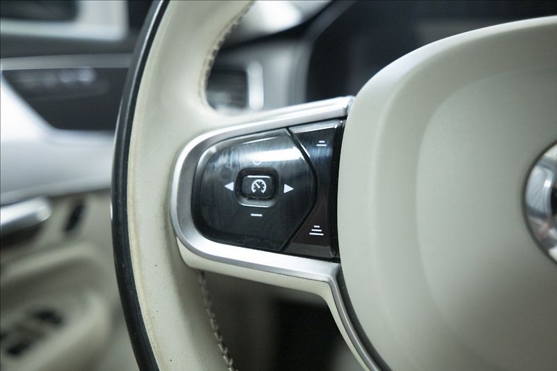 Volvo XC90 2,0 D5 AWD 1. MAJITEL ČR TAŽNÉ - fotka 25 z 44