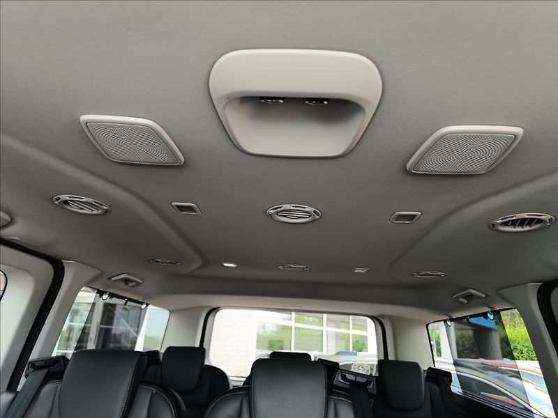 Ford Tourneo Custom 2,0 TDCi Titánium X, L2 - fotka 22 z 23