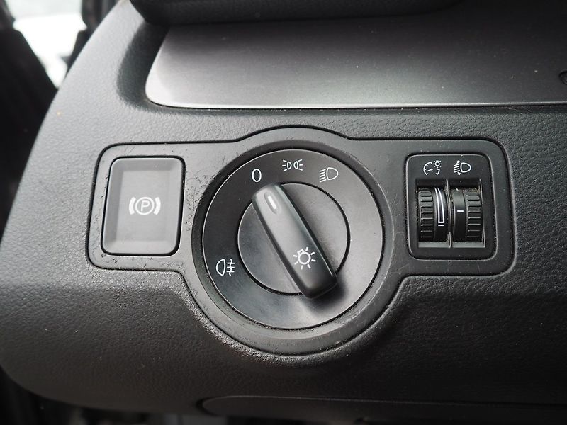 Volkswagen Passat Variant (2008) 1.9 TDI, 77 kW - fotka 19 z 30