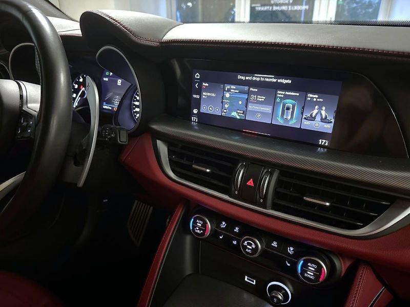 Alfa Romeo Stelvio (2020) 2.0T 280k AT8 ZF Q4 4x4 Veloce - fotka 9 z 18