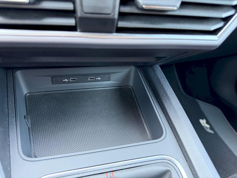 Seat Leon (2023) 1.5 TSI 96kW FR - fotka 29 z 35