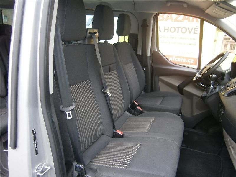Ford Tourneo Custom 2,2 TDCI - fotka 13 z 26