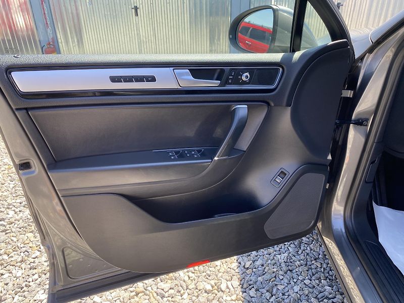 Volkswagen Touareg 3.0TDi 4x4 FL 2017 ELEGANCE 1A - fotka 95 z 176