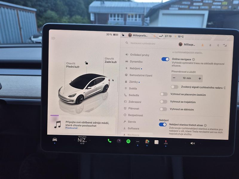 Tesla Model 3 LONG RANGE DUAL MOTOR SOH 91% - fotka 31 z 50