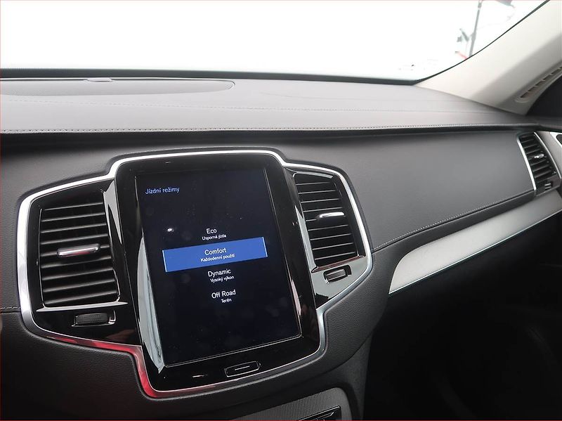 Volvo XC90 (2018) D5 AWD - fotka 16 z 17