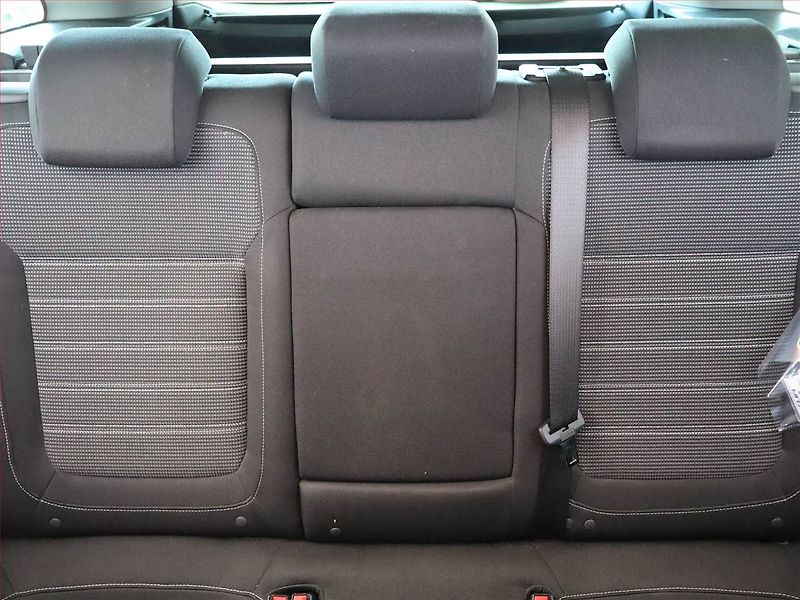 Peugeot 2008 (2021) Allure 1.2 PureTech, Automat - fotka 10 z 23