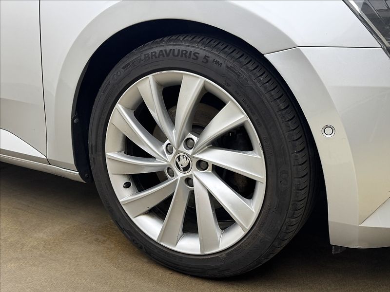Škoda Superb 2,0 DSG L&K DPH NZ.TOP DCC TZ - fotka 42 z 49