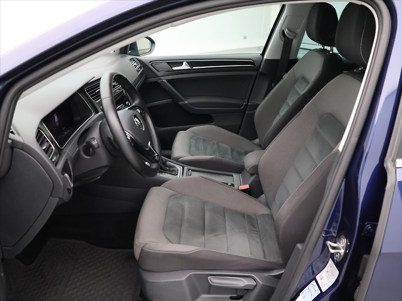 Volkswagen Golf 1,5 TSI 110kW DSG Highline LED - fotka 10 z 24