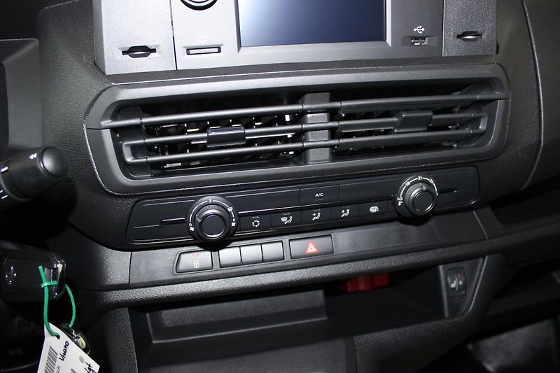 Opel Vivaro (2026) VIVARO CREW VAN L 2.2 CDTI - fotka 9 z 17