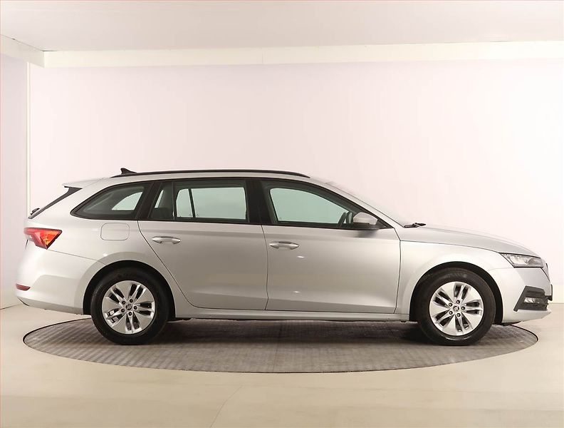 Škoda Octavia (2023) Ambition 2.0 TDI, ČR,1.maj - fotka 6 z 24