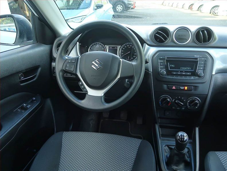 Suzuki Vitara (2016) 1.6 VVT, Park. senzory - fotka 7 z 15