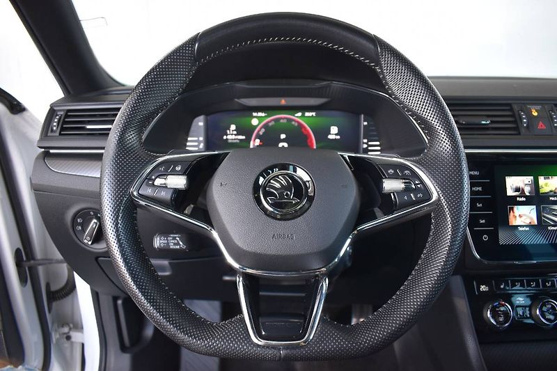 Škoda Superb (2023) 2.0TDI 147kW DSG Sportline 4x4 - fotka 17 z 29