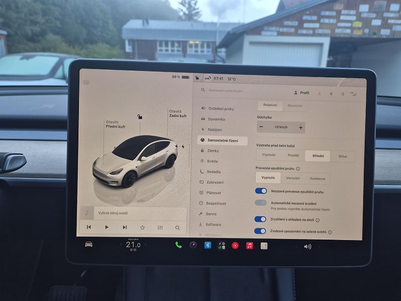 Tesla Model Y RWD 220kw TZ SOH 93,1 % - fotka 24 z 50