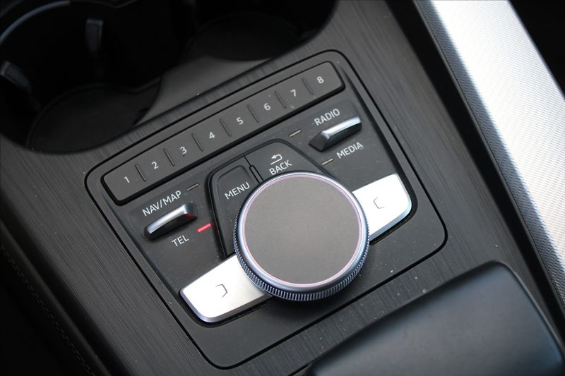 Audi A4 2,0 TDI  AUTOMAT,4x4,VIRTUAL - fotka 20 z 49