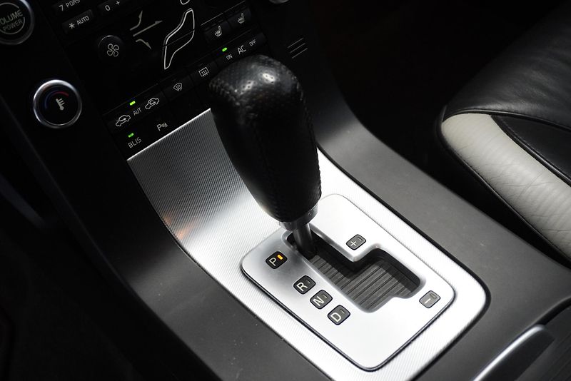 Volvo V70 T6 R-DESIGN 4WD AUT. - fotka 15 z 28