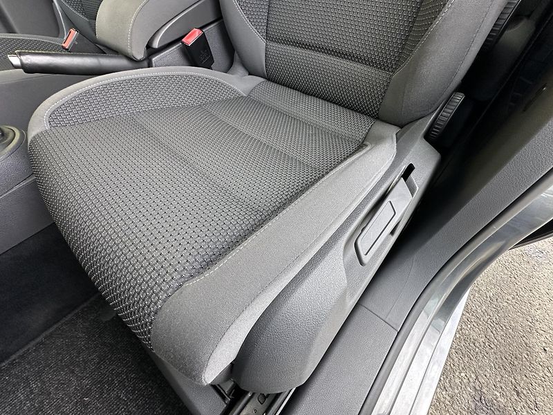 Volkswagen Touran (2010) 1.2TSI/77kW * 2.Maj.  - fotka 7 z 37