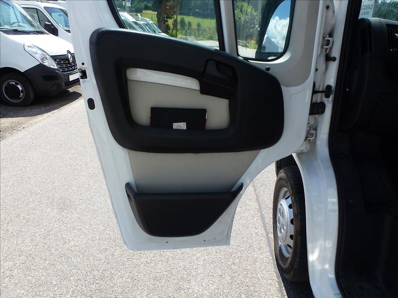 Citroën Jumper 2,0 BlueHDi 130 Plus 33 L3H2 - fotka 15 z 51