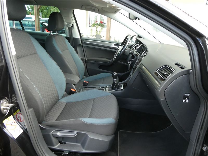 Volkswagen Golf 1,6 TDi 85kW IQ.Drive,1.maj,TZ - fotka 21 z 47