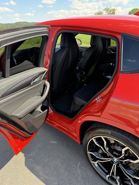 BMW X4 (2021) - fotka 12 z 14
