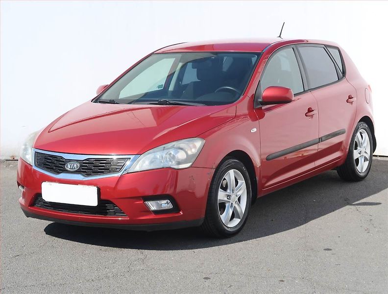 Kia Ceed (2011) 1.4 CVVT, ČR,1.maj, Serv.kniha - fotka 2 z 17