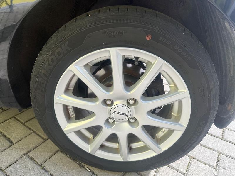 Hyundai i20 (2012) 1,2i VÝHŘ.SEDADLA JEN 107tis. - fotka 24 z 27