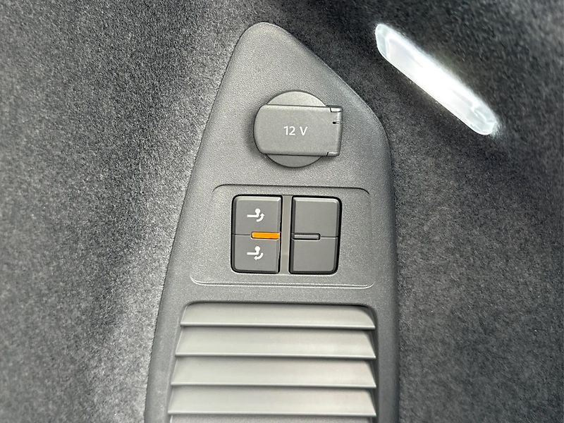 Volkswagen Touareg (2026) TDI R-Line Final Ed. Pano HuD - fotka 14 z 15