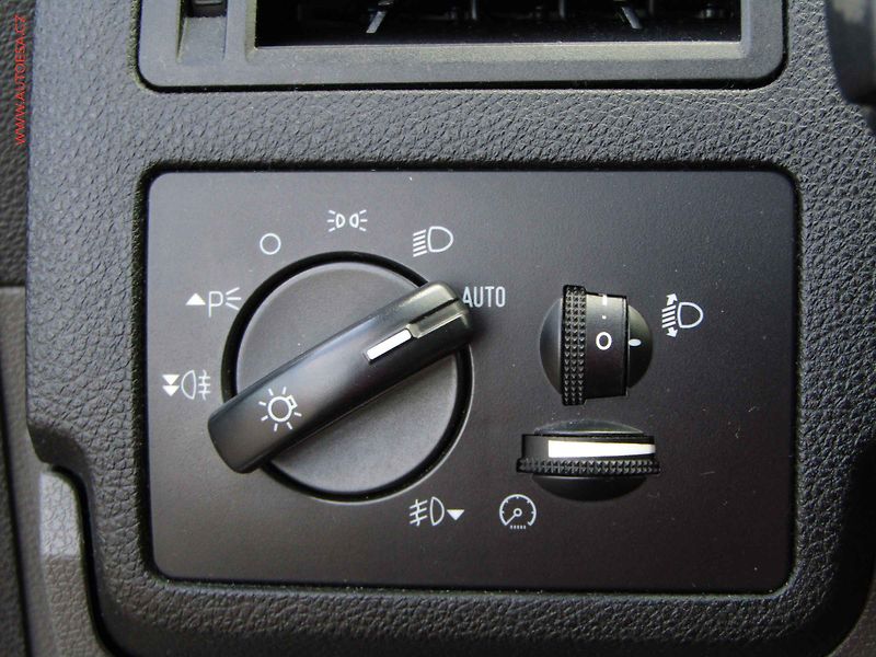 Ford Kuga (2009) 2.0 TDCi 4x4, ČR, AC, park. - fotka 12 z 20