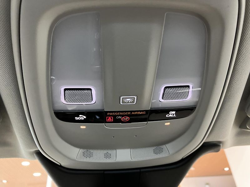 Volvo V90 B4 AWD Momentum PRO AT8, ČR - fotka 38 z 42