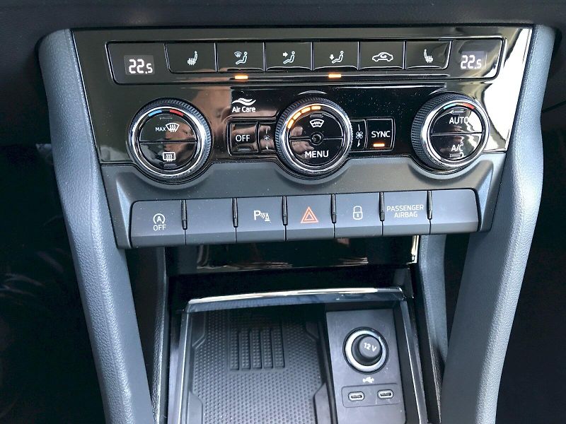 Škoda Karoq (2025) SEL TS 110/1.5 M6F - fotka 15 z 26