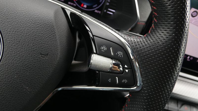 Škoda Octavia Combi 2.0 TSI RS 180kW - fotka 13 z 26